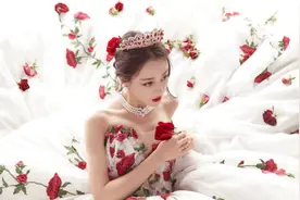 2020年女星红毯十大惊艳造型，可爱在性感面前不值一提图片