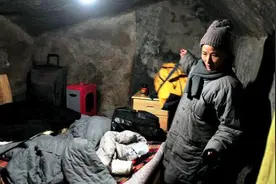 终南山隐居尼姑：一拳把来者打出山洞，还说自己二十余天未吃饭图片