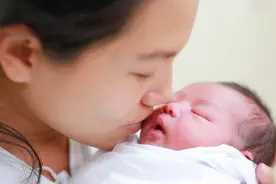 孕晚期最后一次产检，产妇要问清楚医生三件事，关乎能否顺利分娩图片