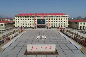 砺箭十年再出发——北部战区空军地导某旅庆祝建旅10周年组织旅军史长廊揭幕及“红箭先锋”颁奖典礼活动图片