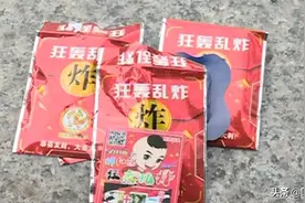 这款新潮玩具一拍就“爆炸”，液体飞溅…快查孩子书包有没有图片