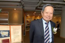 杨振宁曾坦言：我放弃中国国籍后，父亲直到临终时都没原谅我图片