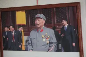 16岁参军，假装拉肚子逃生，92岁参加阅兵，至今101岁健在图片