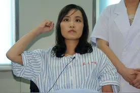 9年前，那位为救学生失去双腿的80后美女教师张丽莉，后来怎样了图片