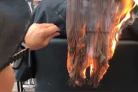 客人剪分叉，美国托尼老师竟用打火机烧掉半头！还说剪刀更伤发？图片