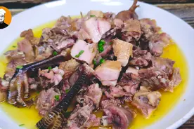 苏北是这样腌咸鸡的，宴客常见菜，皮脆肉紧吃起来就是香！图片