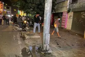 柬埔寨一美女开玛莎拉蒂撞上路灯图片