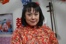 弃养高位截瘫养子的李菁菁，揭漏娱乐区黑幕，被500名副导封杀图片