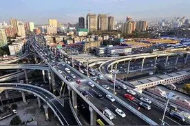 从6月15日起，乌鲁木齐市早晚高峰外埠车辆限行图片