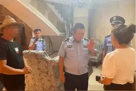 陌生男人闯进女淋浴间！当事人称：不认字，走错了图片
