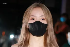 陈卓璇穿长裤不慎被刮破，破洞从大腿裂到脚踝，露出长腿太绝了图片