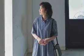 谁说裙装一定要收腰，瞧这位日本小个子奶奶，宽松裙装照样很优雅图片