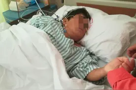 患者住院期间猝死，病历遭修改9次，家属怀疑中山医院篡改病历图片