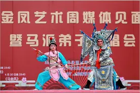 豫剧“马派”艺术创始人马金凤97岁又“出征”与戏迷见面图片