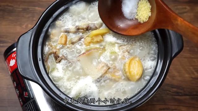 花胶响螺海底椰花生煲鸡脚 2026年花胶响螺海参煲鸡汤的功效