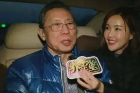心理分析：那个笑着采访钟南山的美女主持人，最后为什么哭了？图片