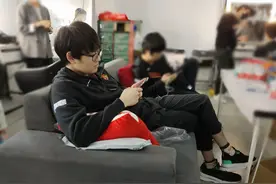 韩援不会中文多可悲？Khan又出“狼虎词”，小花生因7字愤怒退游图片