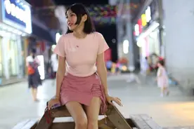 五一街拍:萝莉小姐姐图片
