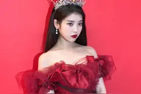 IU李知恩杂志造型是公主本人了！戴皇冠穿红裙真绝美图片