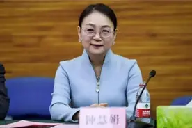 江苏美女富豪：白手起家挣1500亿，曾日赚2.3亿，凭啥？图片