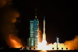 在太空能化妆，来例假怎么办？图片