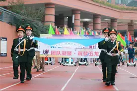 这所学校的体育节篮协来助阵，花式篮球表演惊艳全场图片