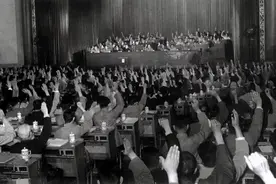 1953年，梁漱溟当众顶撞毛主席，结果遭众人轰下台图片
