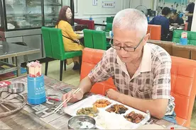 新闻调查｜社区食堂如何成为老人幸福驿站？图片