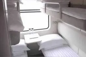 女子火车上遭遇尴尬事件，呼吁软卧包厢不要三男一女，你怎么看？图片