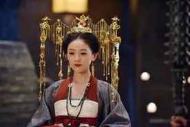 有种"变脸"叫何花，凭最美孟婆火出圈，换现代装后，大姐你谁？图片