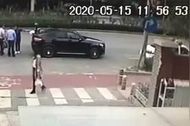 警探号｜车辆剐蹭起争执 一人掏出40厘米大刀被铁警夺下图片