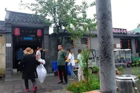 山东小县城自助全猪宴，30元一位肉肉随便吃，客人多的老板往外撵图片