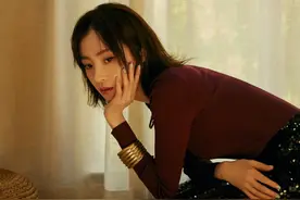 女士街拍 第四百五十五期 花漾一夏主题  胡冰卿的街拍look图片
