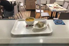 韭菜盒子没吃几口、一碗面剩下大半碗……我们在天津餐馆里发现了这些浪费现象图片