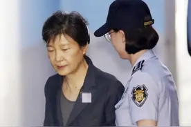朴槿惠的看守所生活：不出门，不在公共区洗澡，不见家人图片