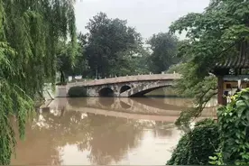 干涸已久的小河有水啦，久旱逢甘霖，激动人心图片