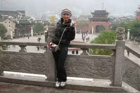 女子被丈夫托“博士”邻居照顾，煽动其离婚再婚，双双消失七年图片