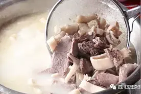 四川多地羊肉汤制法超全解析！选羊熬汤，爆炒增鲜，调蘸碟……图片