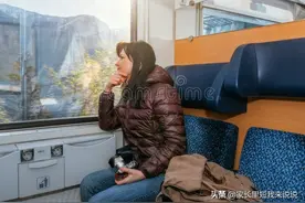 在火车上没事和一个大姐聊了一路，过了半年来找我......图片