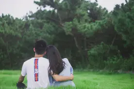 真正爱一个人，想让对方知道，最好的表达时机是这一种图片