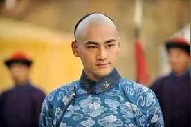 雍正登基后要对十三爷下手，幸得邬思道提醒，十三爷才能逃过一劫图片