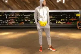 麦基面对空无一人的超市很迷茫图片