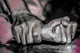 印度少女惨死家中，衣服被扒，全身遭凌迟，50岁的姑姑也被侮辱图片