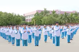 礼仪操融入课间操 培养学生文明习惯 | 2021年“奔跑吧·少年”儿童青少年主题健身活动（海南站）图片