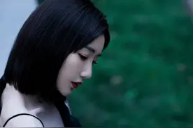 毛晓彤最新美照，锁骨窝深到可养鱼，如何拥有迷人锁骨？图片