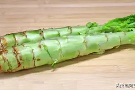 莴笋最下饭的做法，不炒也不炖，我家天天吃都不腻，开胃又解馋图片