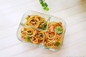 减肥能吃猪肉吗？搭配对了，豆角焖面也是减脂餐图片