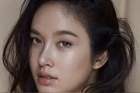 亚洲第一变性艺人，和女明星杨颖同框赢的没悬念，清纯脸是直男杀图片