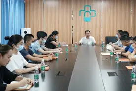 “好！谢谢你，党员同志！”图片