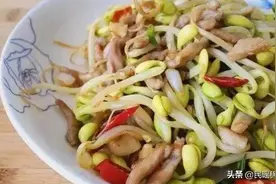 美食推荐：豆芽炒肉丝、酸辣黄瓜条、尖椒肉丝的做法图片